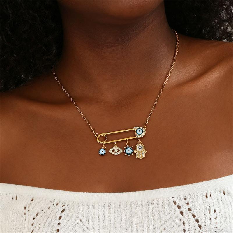 Evil Eye Hamsa's Hand Necklace, Gold-plated Rhinestone Pendant, Bohemian Lucky Charm, for Women and Girls, Fashion Accessories, Both Protection and Style