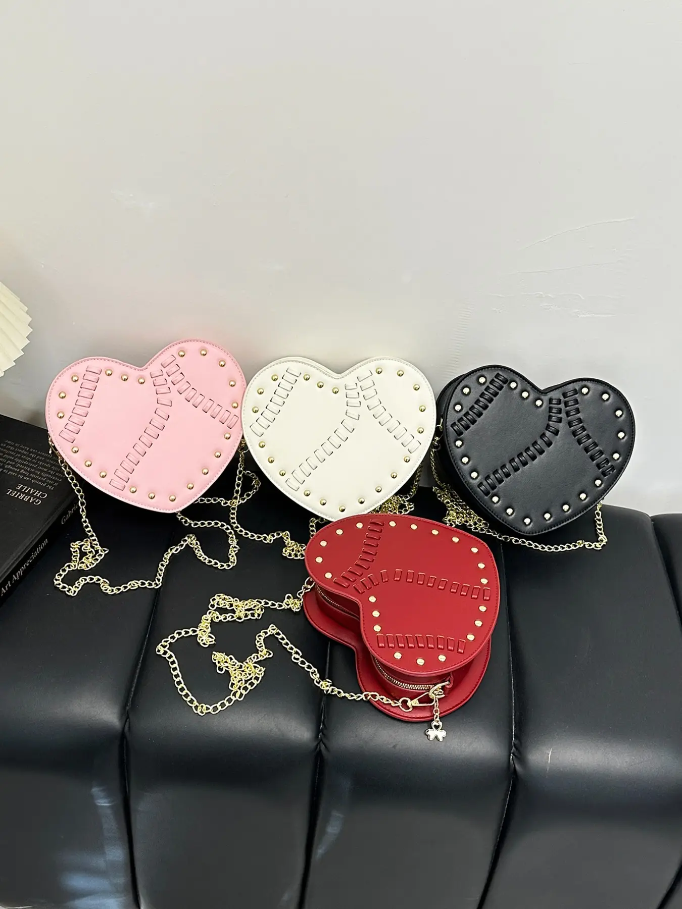 Dark Rivet Heart Chain Crossbody Bag, Unique Design Pleated PU Sweet Cool Single Shoulder Bag, Mini Phone Bag for Young Women, Chic Crossbody Bag