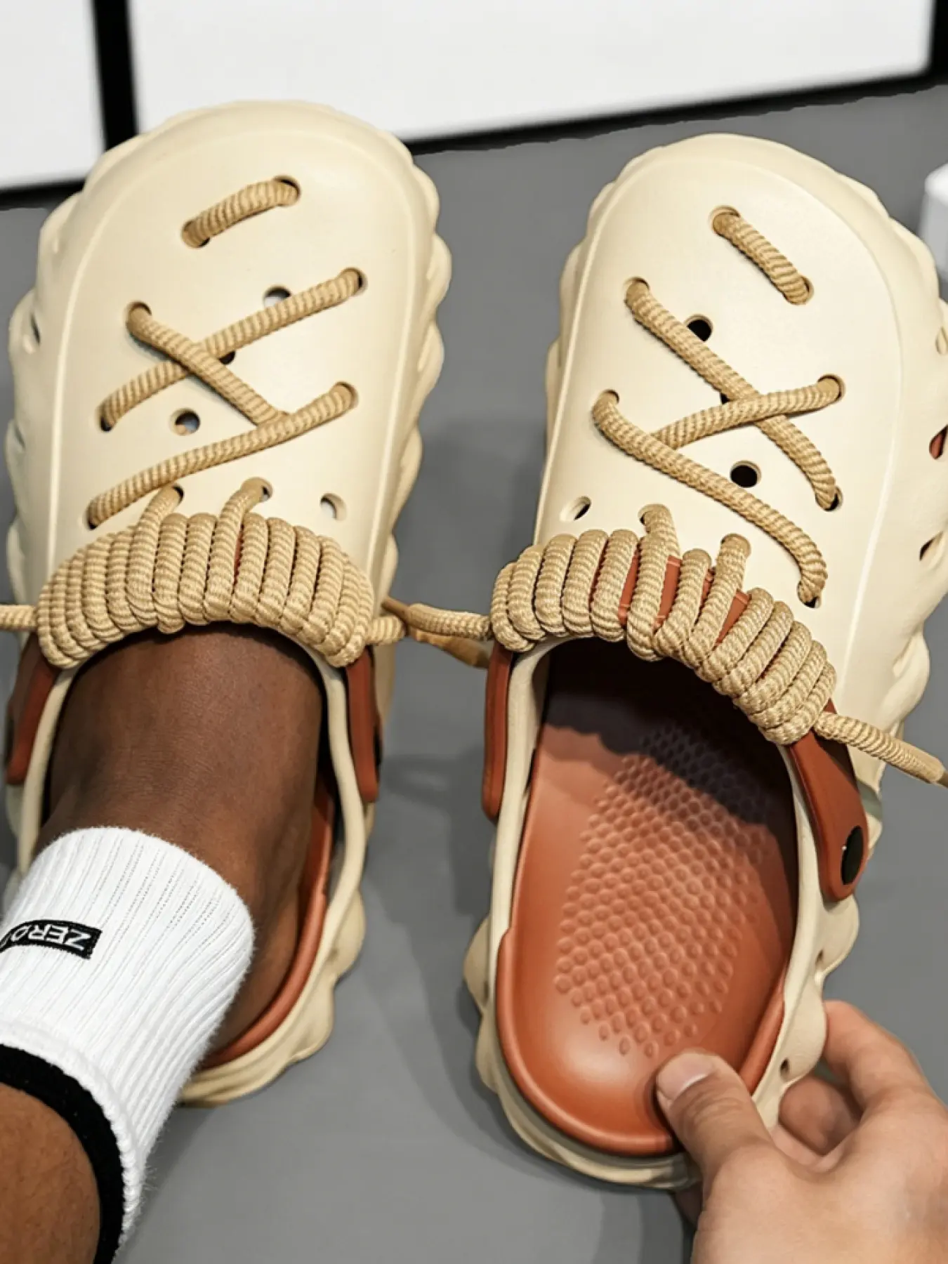 Unisex Lightweight One Piece Closed Toe Slides Trendy Knot Ornaments Dual Wear Versatile For Home Shopping Short Trips Home Slippers