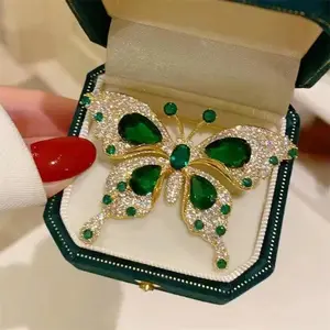 Fashionable and elegant green butterfly brooch - a luxurious accessory for women, suitable for daily wear at festival parties