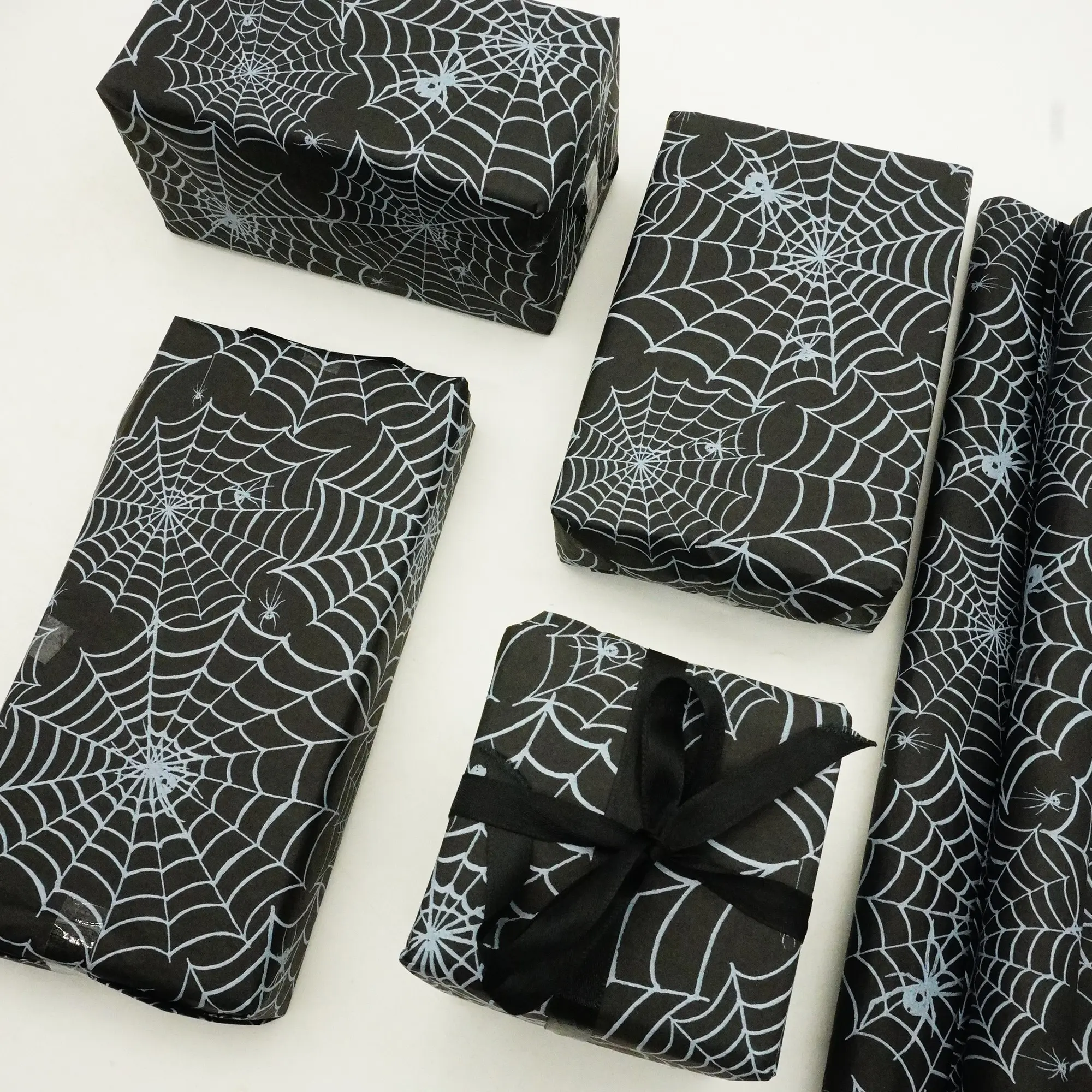 Large Spider Web Black Paper Pattern Gift Packaging Tissue, Holiday Party Decorative Tissue, Bouquet Supplies, Flower Packaging Paper, Suitable for Halloween, Birthday, and Other Occasions