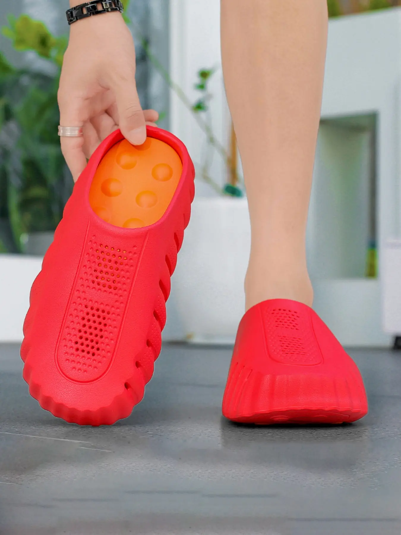 Men's Outdoor Acupressure Massage Slippers, Lightweight Beach Resort Slippers, Comfortable Non-Slip Soft Slippers, Suitable for Indoor and Outdoor Use