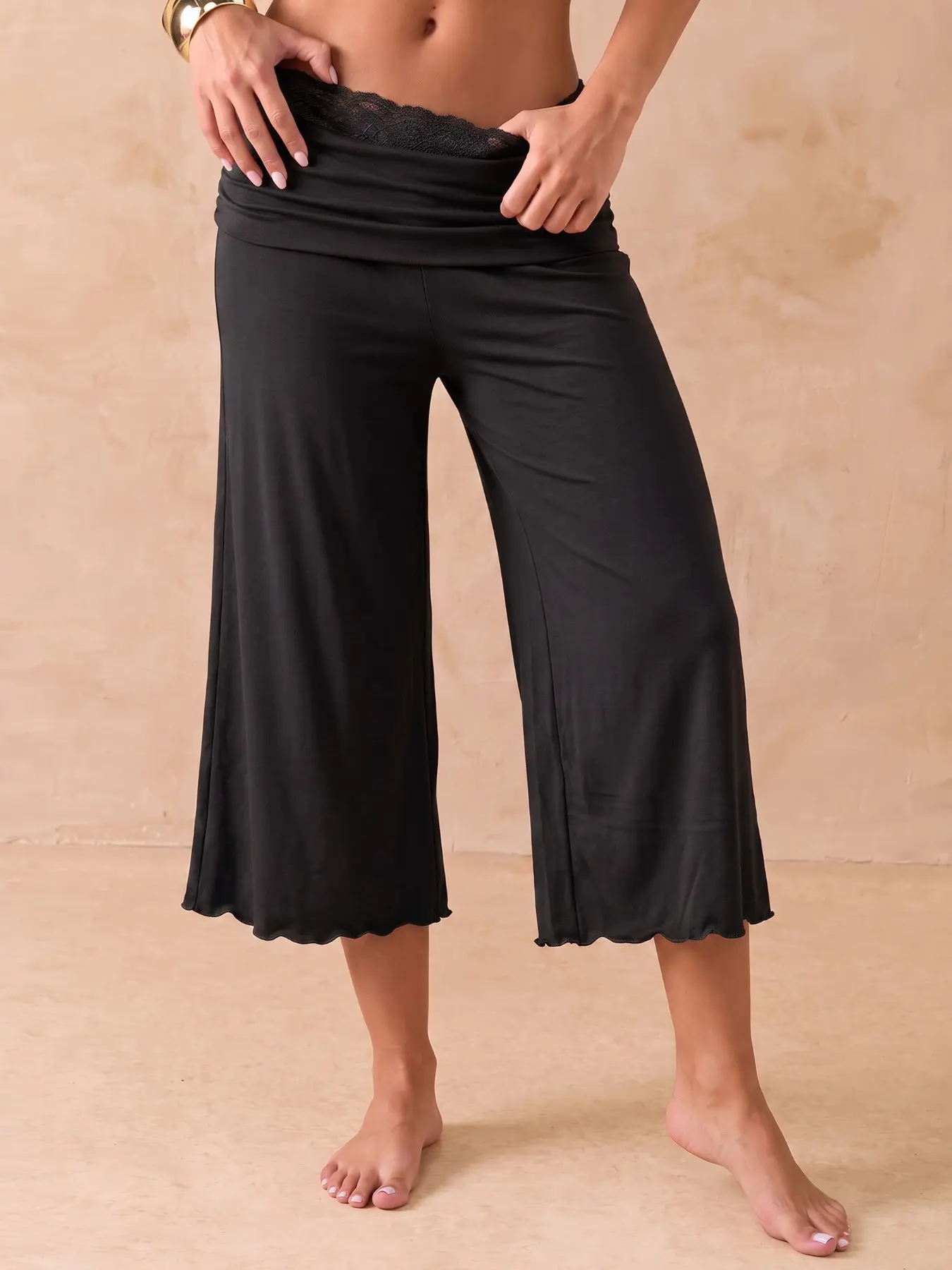 Women's Lace Trim Fold‑Over Waist Cropped Wide Leg Pants, Solid Fuchsia Low‑Rise Waistband Ruffle Hem Capri Trousers, Soft Stretchy Loungewear Bottoms, Comfy Pants for Daily Relax Homewear Beach Vacation Shopping Leisure Casual Outfits, Trendy Versatile W