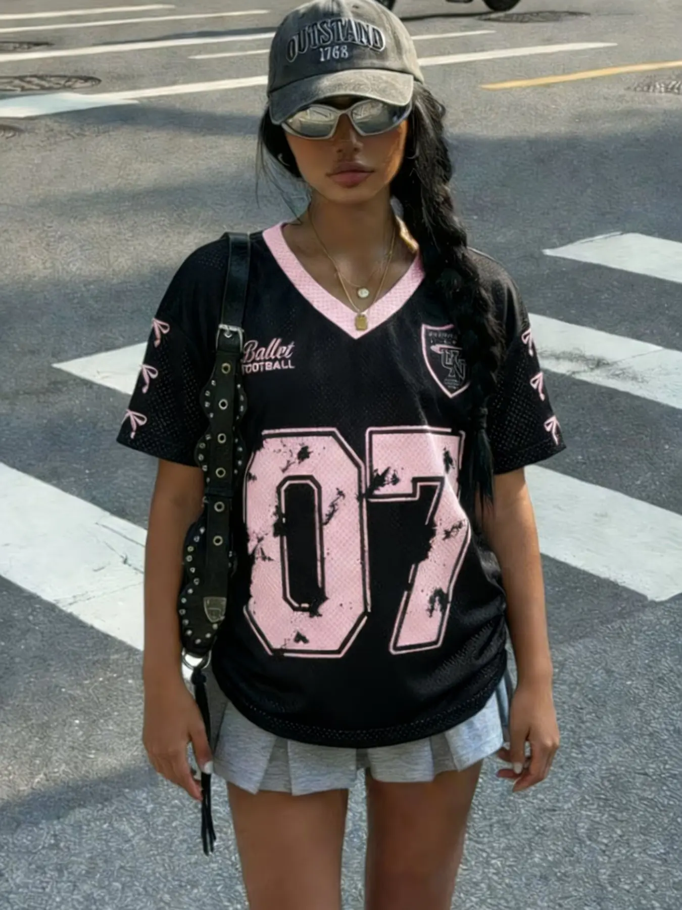Women's V Neck Mesh Fabric Casual Sports Short Sleeve T-Shirt, Retro Jersey Style, Fashionable Athletic Wear for Women
