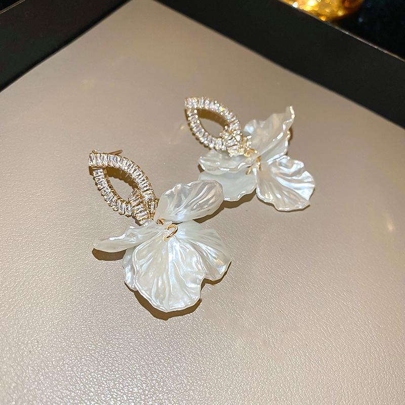 New Style Best-Selling French High-End Pearl Flower Earrings, Small-Scale Design Stud Earrings, Elegant Women's Jewelry
