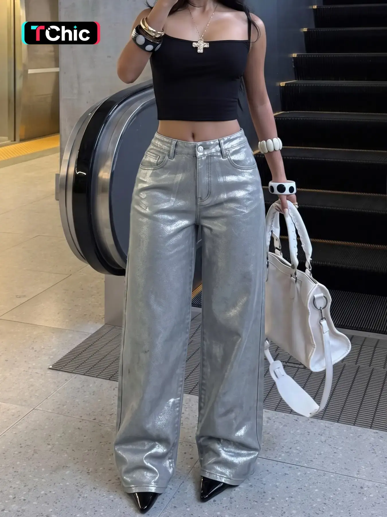 Women Mid Rise Metallic Silver Color Wide Leg Jeans, Non-Stretch Foil Shiny Denim Jeans, Y2K Vintage Streetwear Trousers for Daily & Night Out
