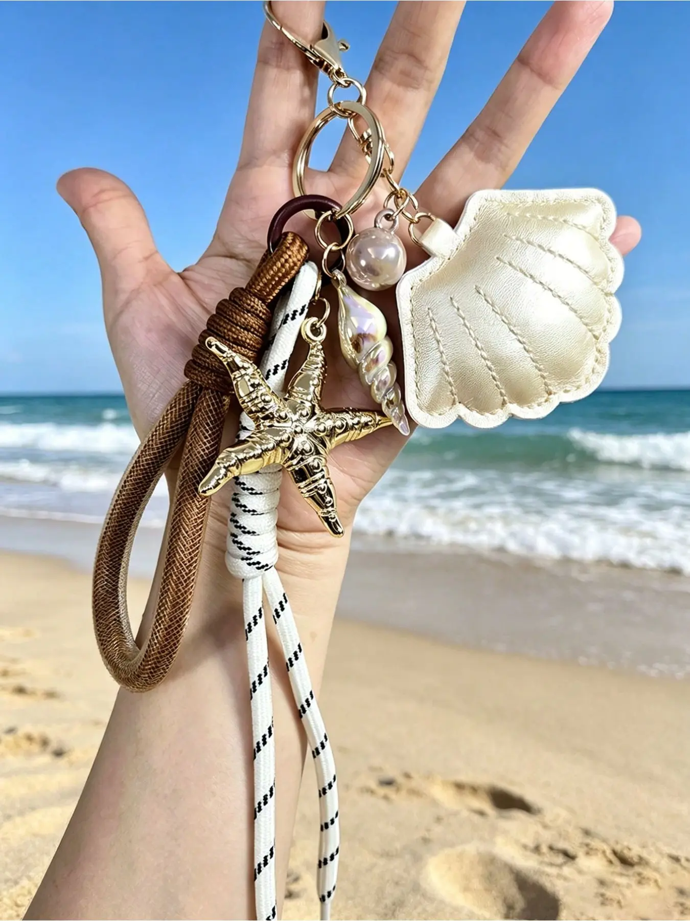Shell and Starfish Keychain, Dolphin and Sea Snake Resin Charm, Bohemian Beach Style, Perfect for Backpacks and Wallets, Fashion Gift for Women