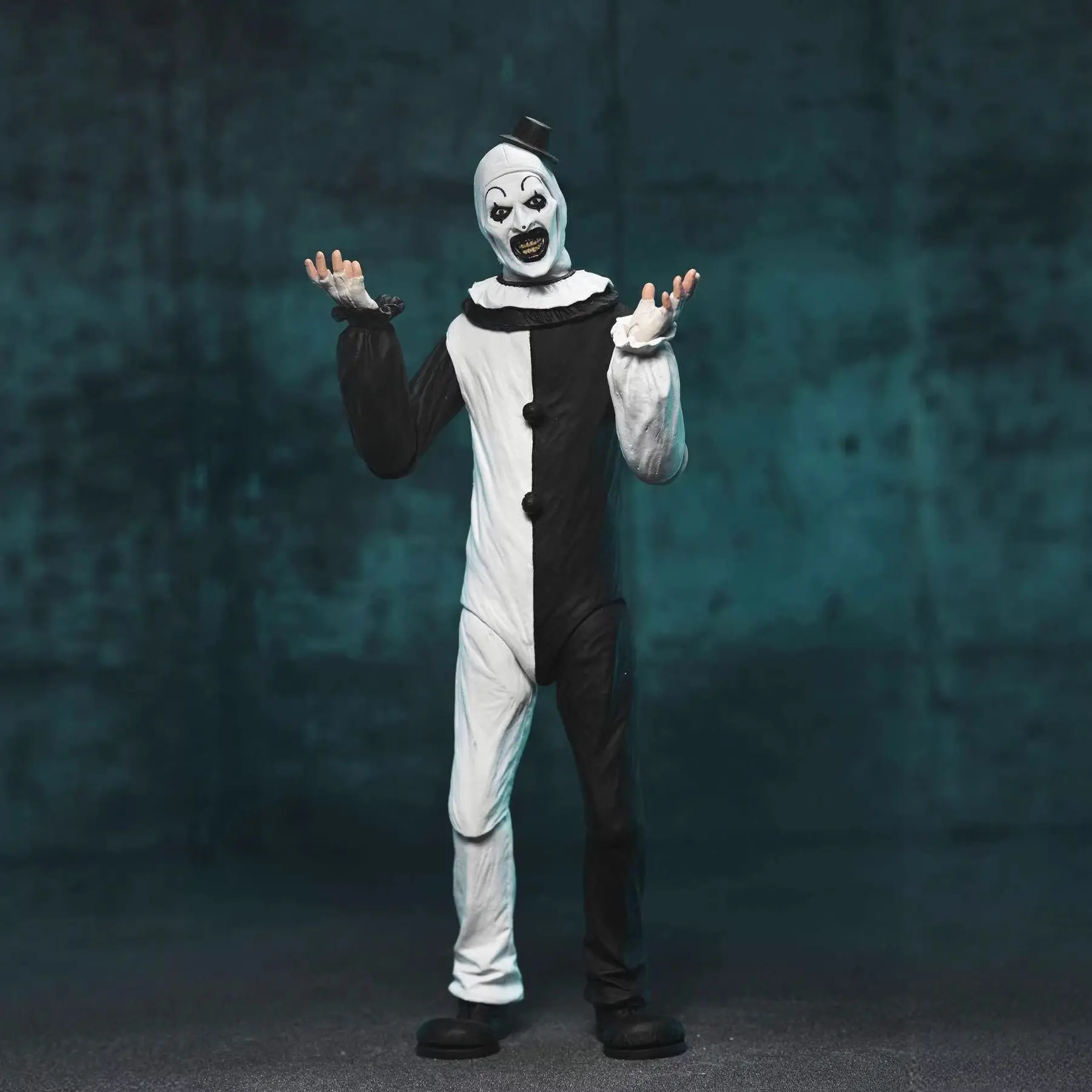 Neca 45251 Terrifier Articulated Doll, Interchangeable Three Faces, 7-Inch Movie Model, Cool Anime Figure, Boxed Toy Collectible
