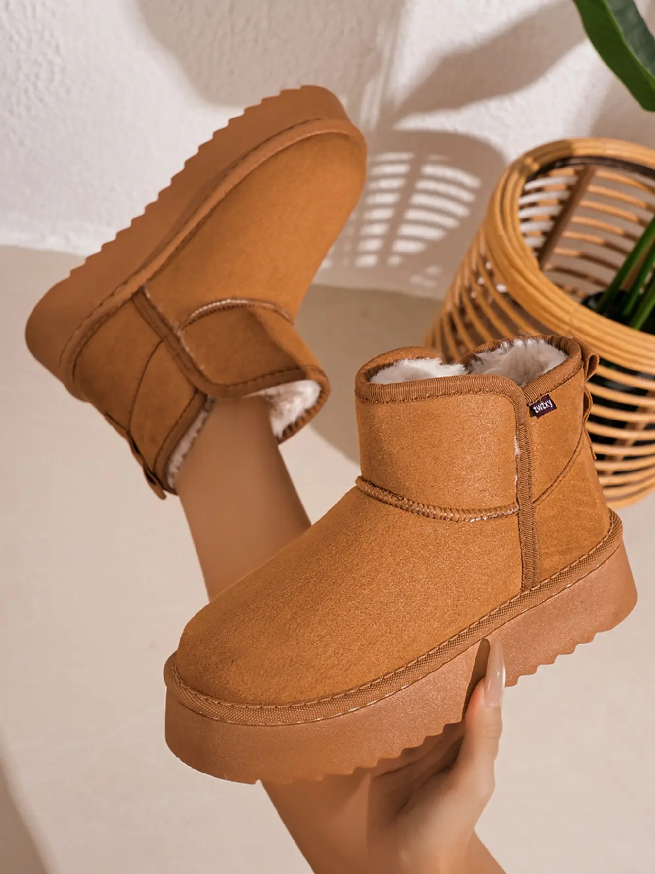 Ladies Classic Low-Cut Platform Winter Boots, Faux-Suede Plush-Lined Mini Snow Booties, Casual Warm Short Ankle Boots for Daily Wear