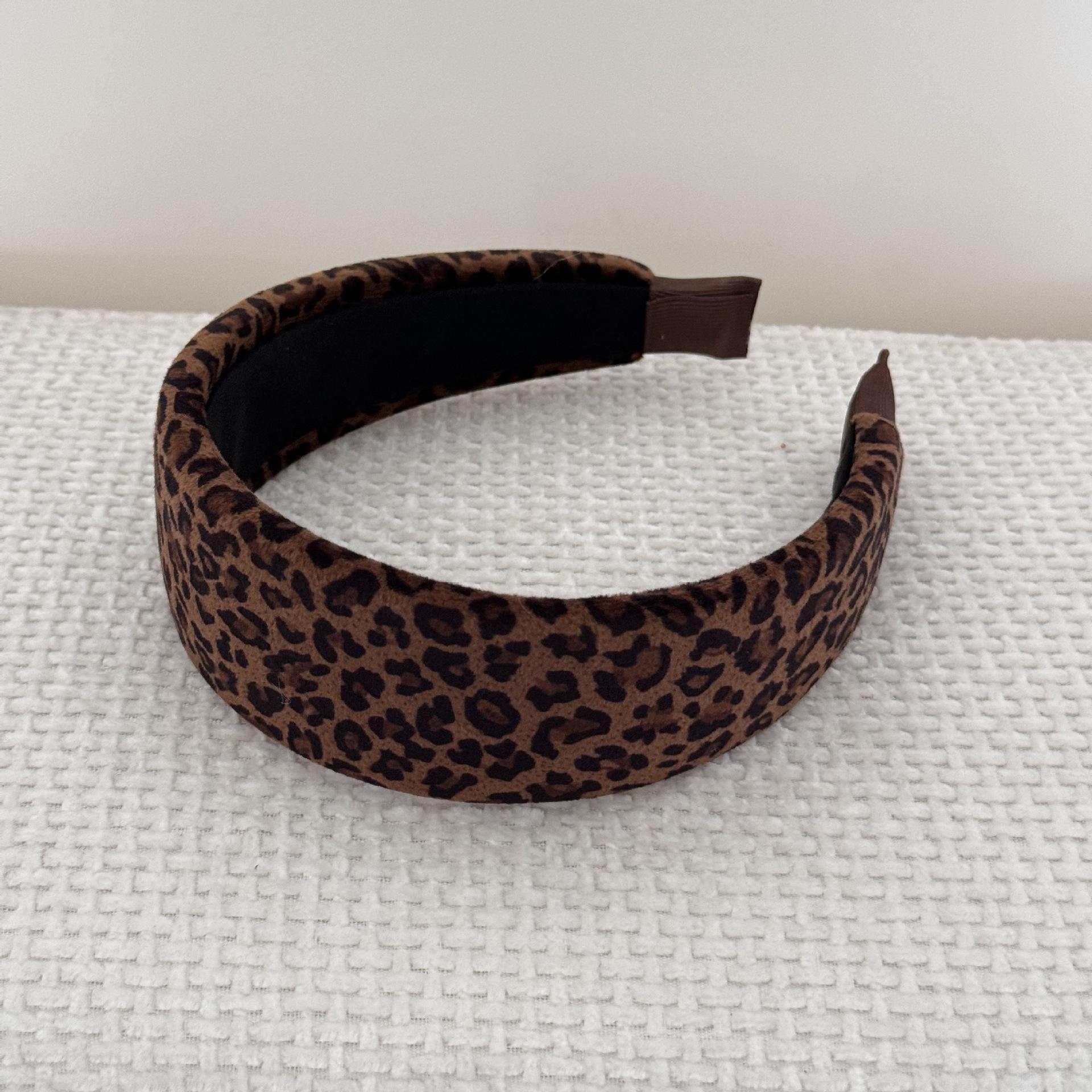 Women Vintage Leopard Print Velvet Sponge Headband Hong Kong Style Elegant Versatile Hair Accessory For Daily Wear