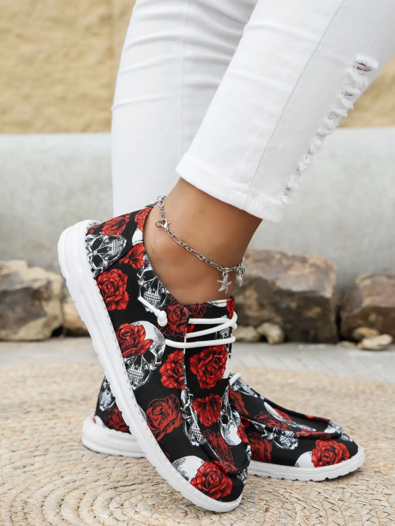 Fashion Canvas Shoes for Women, Printed Round Toe Slip-Ons, Floral Pattern, Lace-Up Front, Comfortable and Stylish Footwear