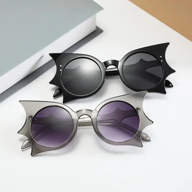 Halloween Bat Wing Sunglasses – Spooky Goth Costume Eyewear for Men & Women, Trendy Party Fashion Accessories, Fun Statement Shades for Daily Streetwear