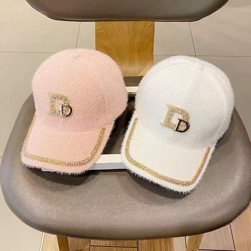 Popular women's autumn and winter new D-shaped baseball cap, winter diamond-studded warm cap that makes the face look smaller, sun-shading cap