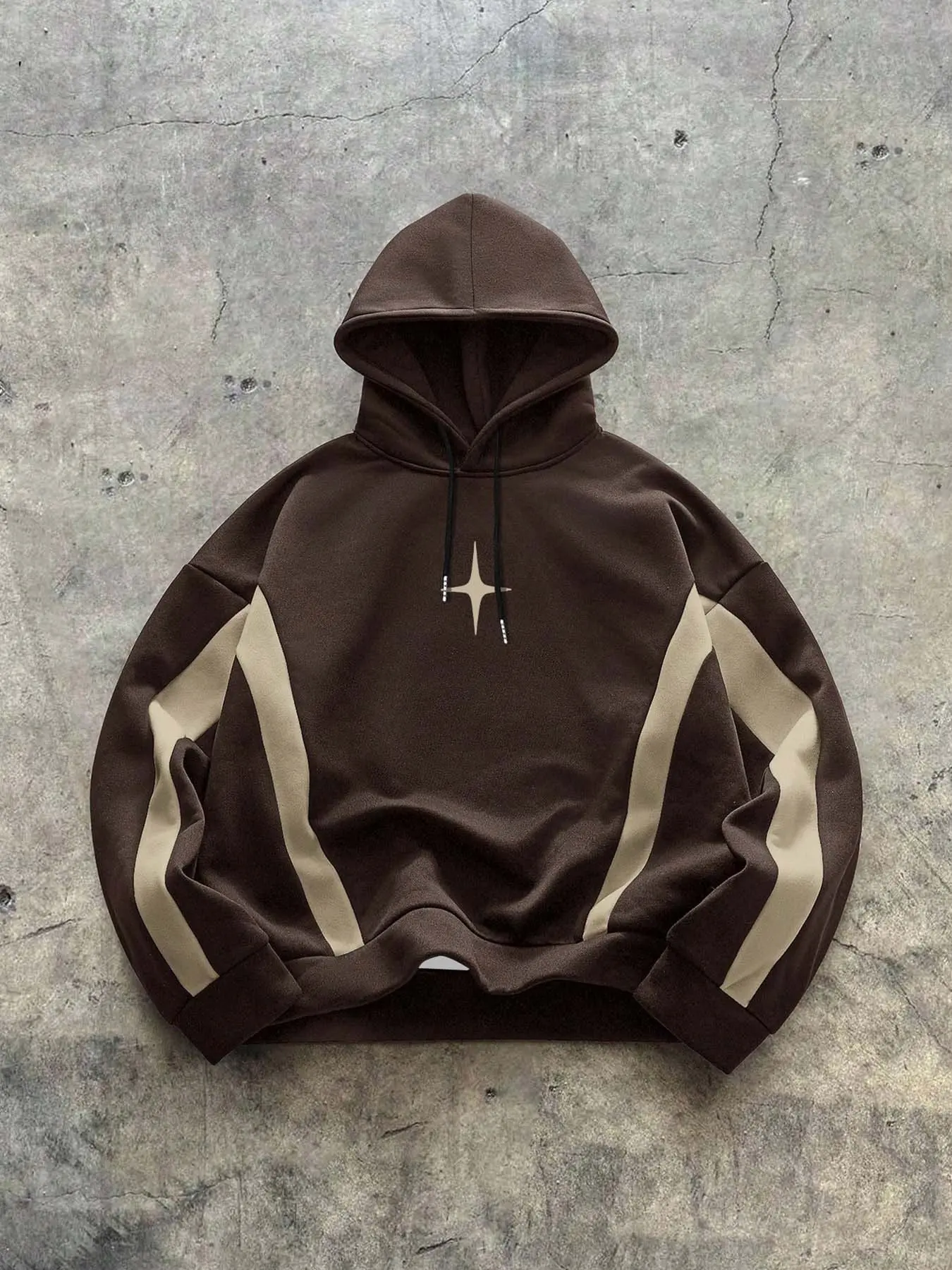 Minimalist star pattern color-blocked loose sweatshirt, made with comfortable and soft fabric, suitable for campus life, casual gatherings, and everyday commuting, a unisex street-style sweatshirt.