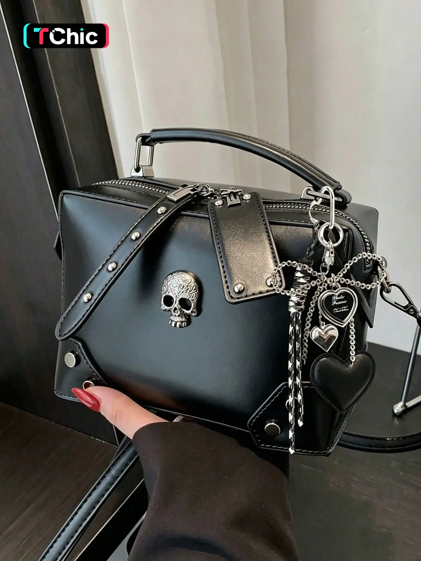 Street punk style practical texture handbag, skull decoration design, multi back simple fashion single shoulder crossbody bag, Fashionable bags, suitable for parties and outdoor shopping