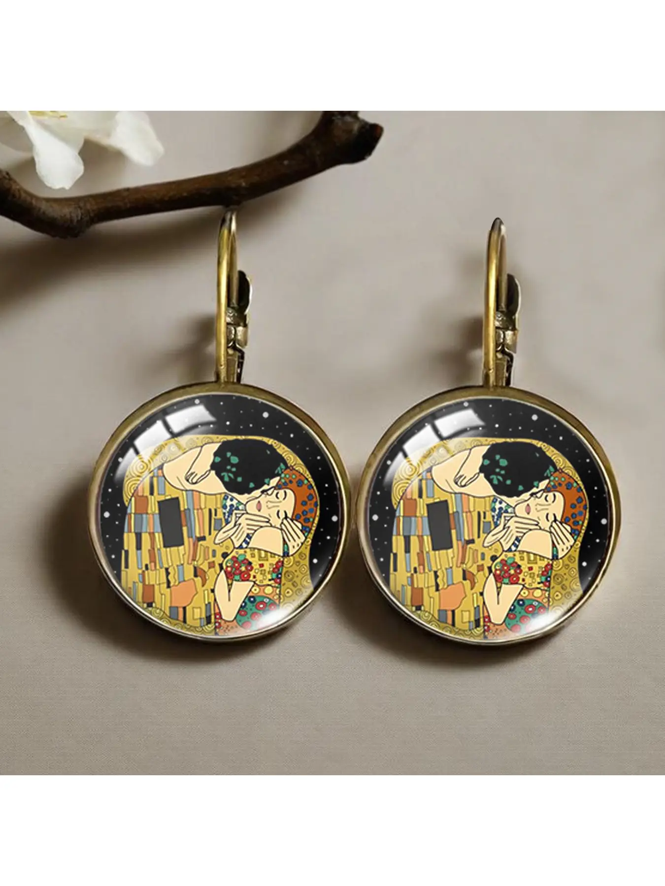 Lady Retro Klimt Kiss Famous Painting Circular Clasp Earring Artistic and Literary Style Small and Unique Earrings Versatile for Daily Wear Retro Dress-up Decorative Earrings