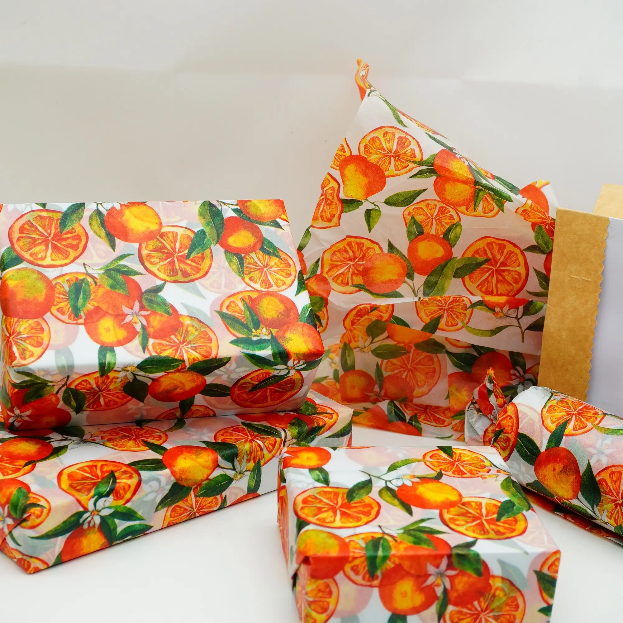 Watercolor Orange Pattern Gift Wrapping Thin Paper, Bouquet Accessories, Gift Wrapping Paper, Flower Packaging Paper, Suitable for Decorations in Autumn, Thanksgiving, Halloween, Christmas, Birthday Parties, and Any Occasion