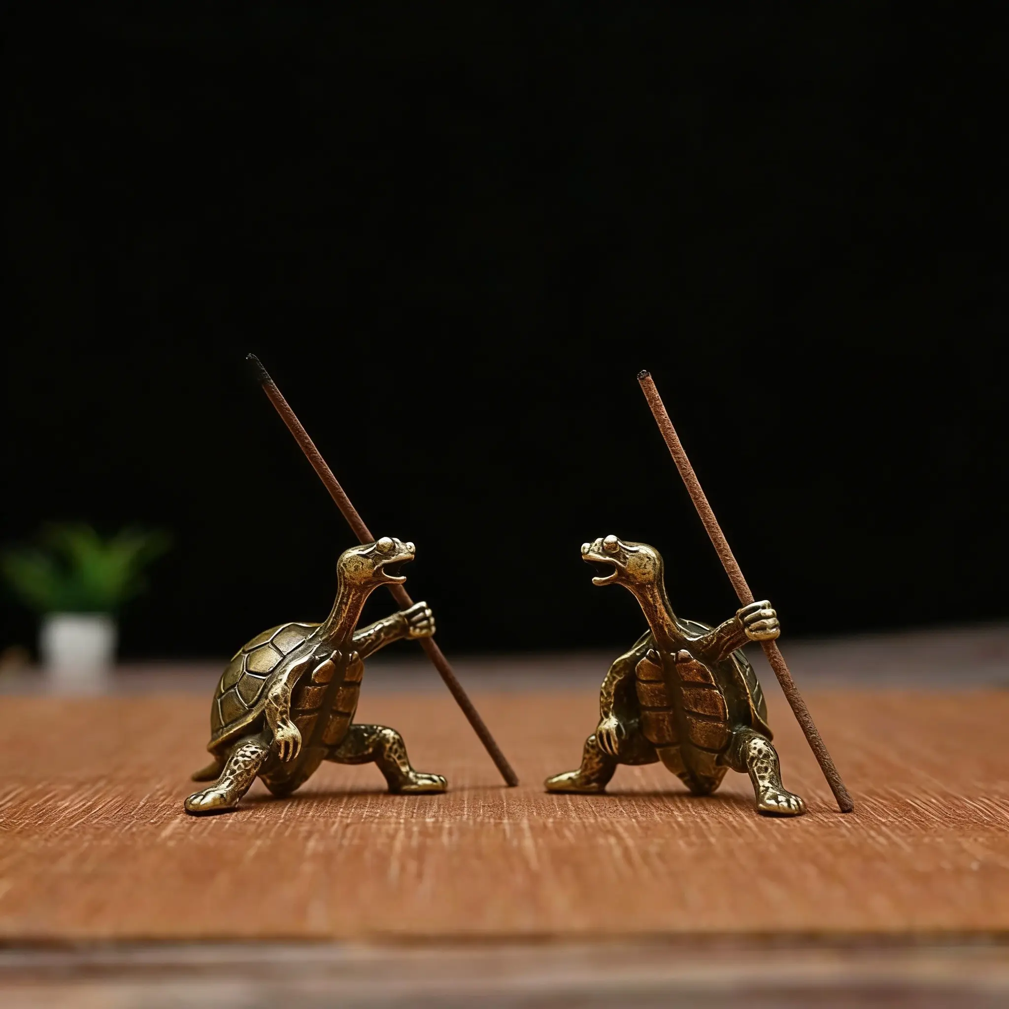2 Piece Kung Fu Turtle Incense Holder, Bronze Color Scent Scented Incense Base, Cool Incense Burners, Suitable for Small Incense, Home Decor Office Desk Ornament