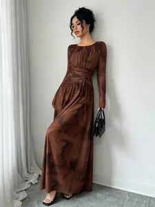 A women's brown fashionable elegant ink wash pleated dress with pleated elements adding layers, long sleeved design for sun protection, suitable for commuting to work, shopping and outdoor activities, indoor and outdoor dressing