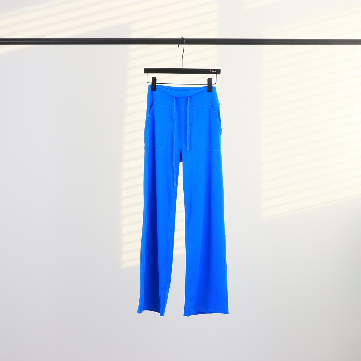 LULU Elegant Women's Straight-Leg Pants: A flattering, tailored fit perfect for both athletic and casual occasions, suitable for all seasons, and expertly crafted.