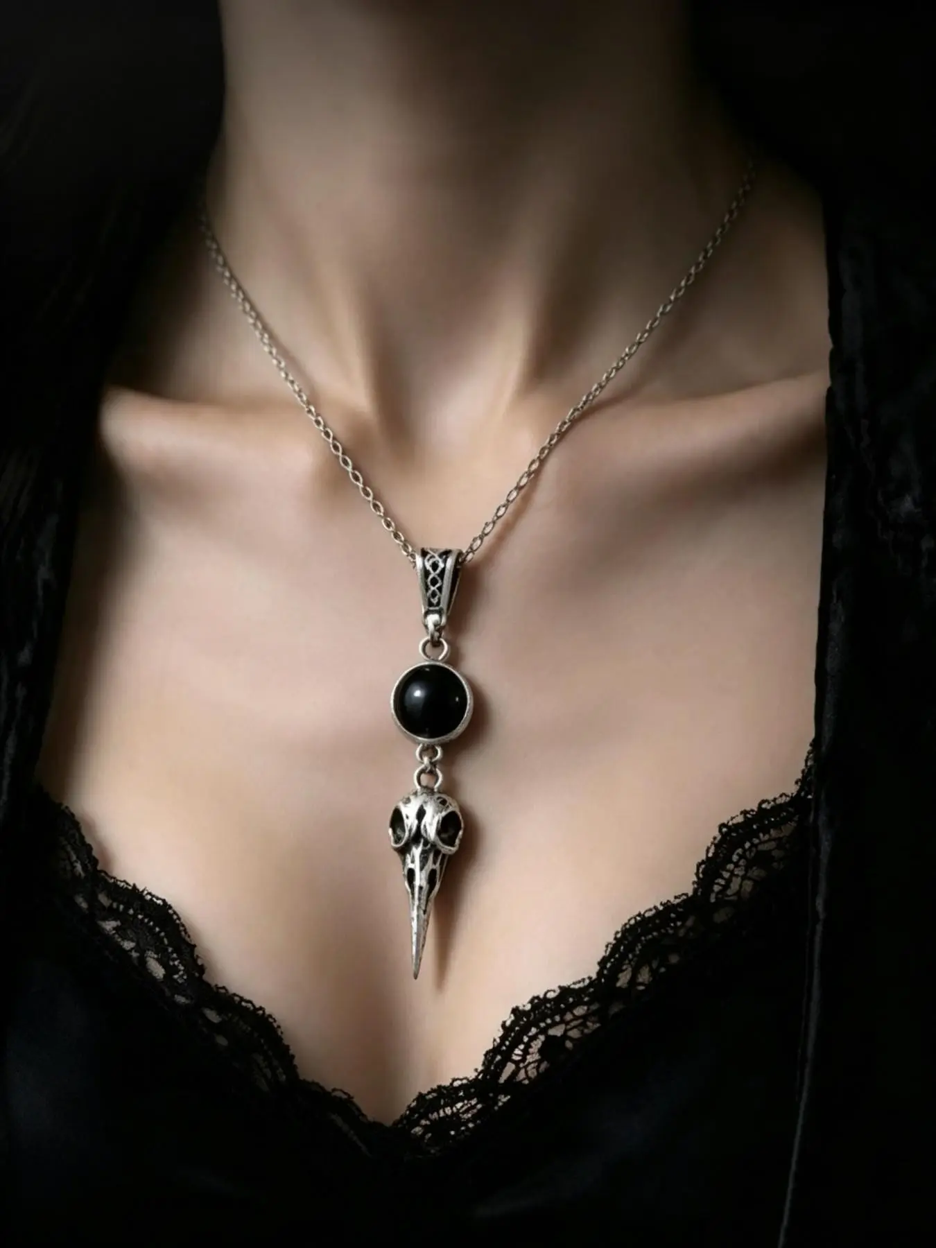 Gothic Crow Skull Necklace with Black Onyx, Unisex Dark Fantasy Jewelry, Punk Statement Skull Chain, Skull Chain Necklace