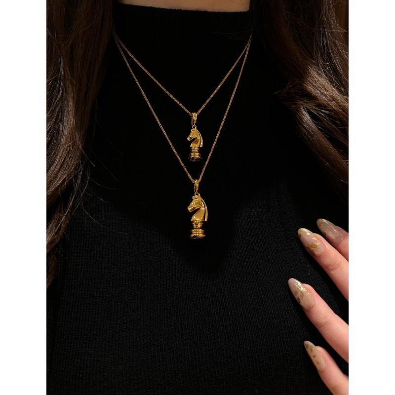Medieval Knight Horse Pendant Necklace, Thick 18K Gold Plated Chess Piece Charm, Gift Idea Freedom Courage and Power, Vintage Warrior Spirit Jewelry, Aristocratic Noble Inspired Design, Unisex Minimalist Clavicle Chain, Quiet Aesthetic Daily Outfit Party
