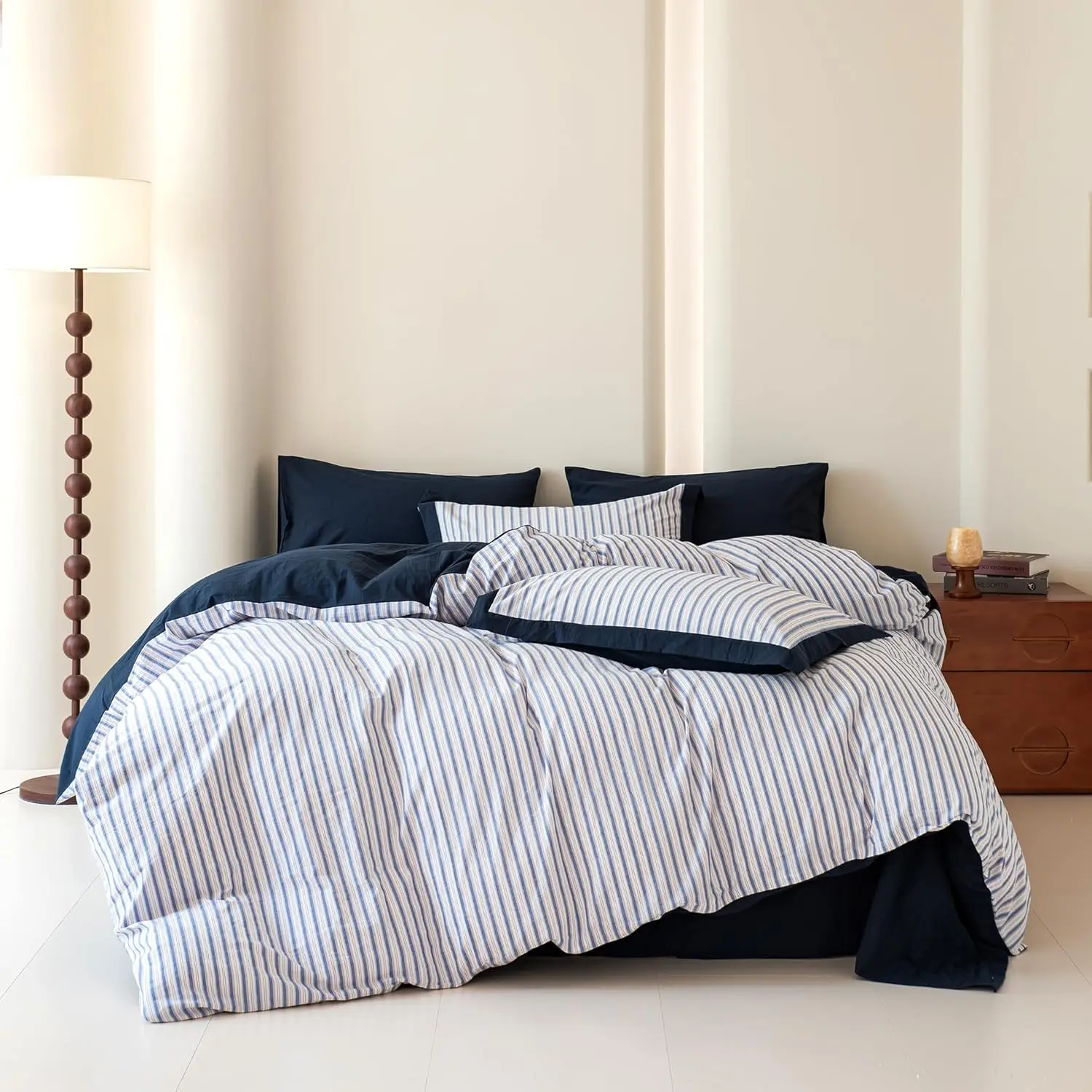 3-Piece Denim Pinstripe Duvet Cover Set - Navy Blue Vertical Stripes Bedding Set, Soft Durable Synthetic Fabric, 1 Zipper-Tie Duvet Cover, 2 Pillow Shams, Classic-Modern Style, Cold Wash, Cool Iron, Duvet Cover Sets, Black Stripe