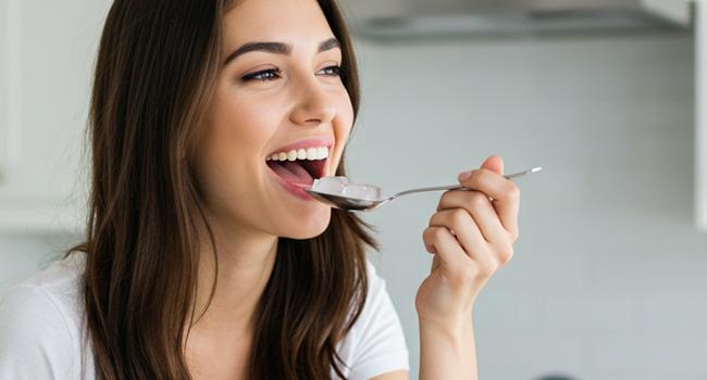 Kismile Ice Makers Countertop with Handle,8 Cubes in 6 Mins,Portable Ice Maker Machine with Self-Cleaning for Home/Office(Purple)