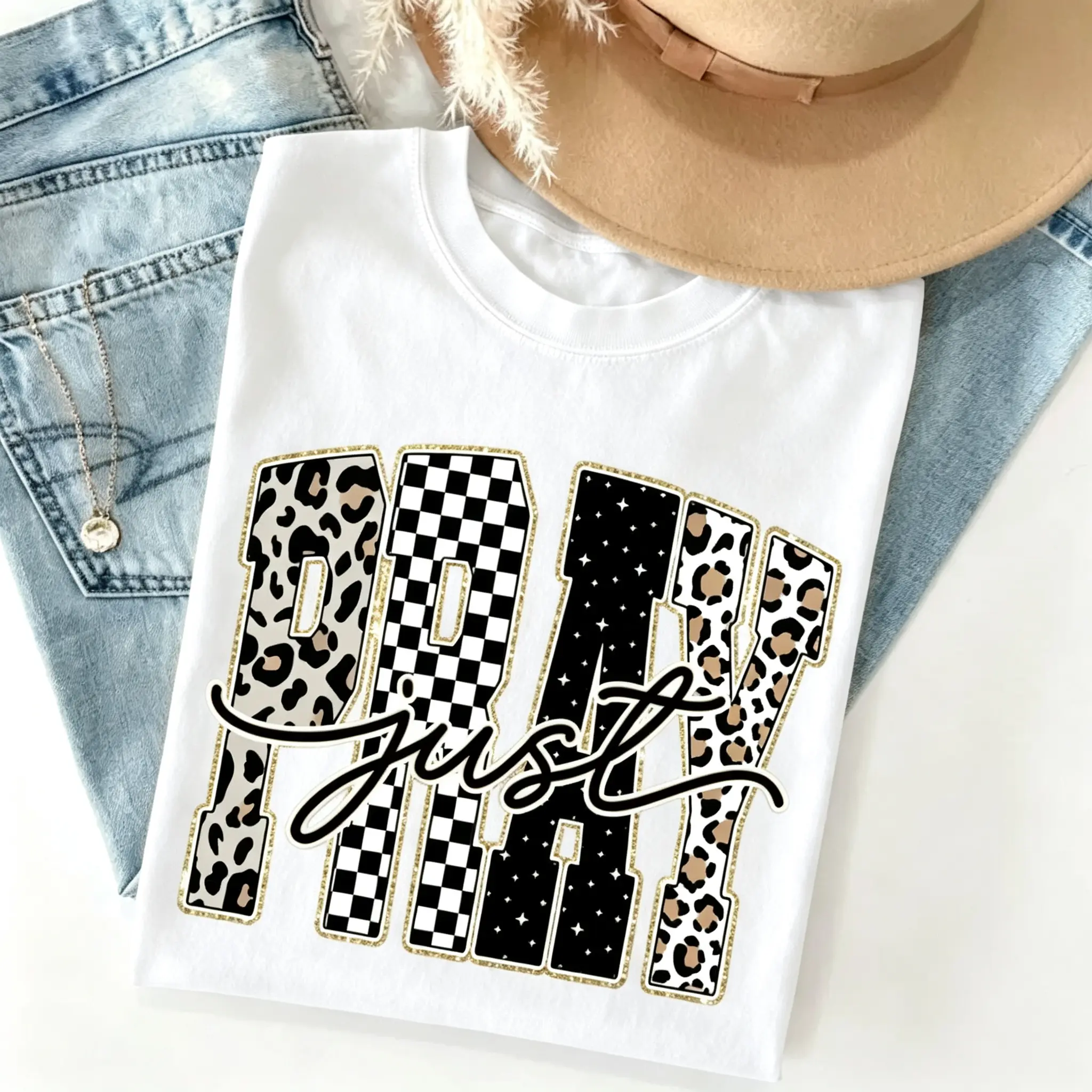 Women's Christian Just Pray Garment - Leopard Checkered Print Shortsleeve Apparel, Vintage-Inspired Faith-Based Religious Casual Wear T-Shirt, Casual Short Sleeve Top