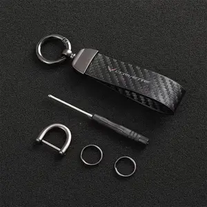 Carbon Fiber Texture Metal Keychain, Creative Key Accessory for Men and Women, High-Quality Key Ring for Corvette C1-C8 Models