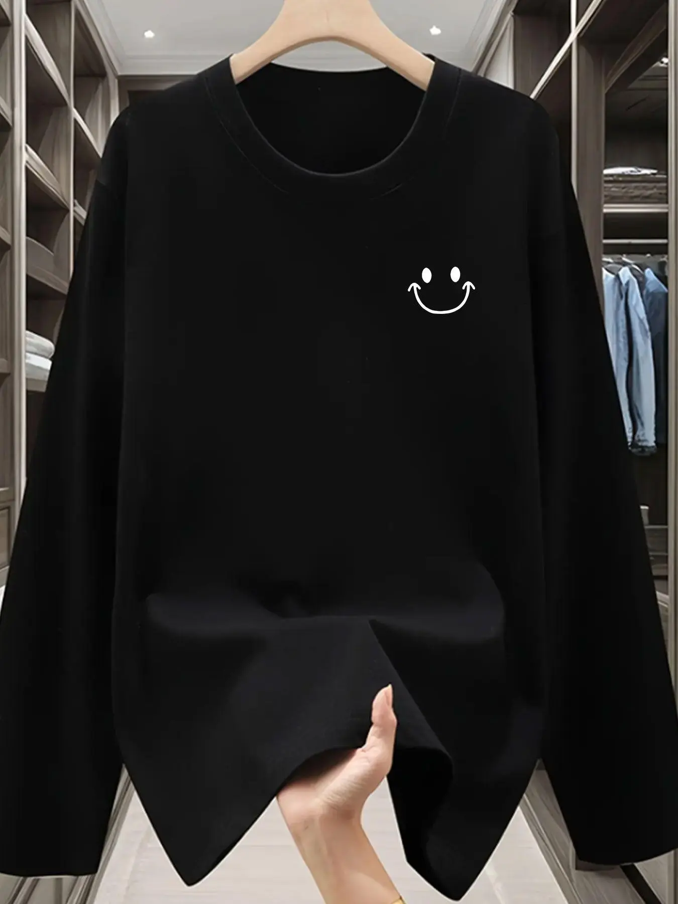 Minimalist Healing Smile Long Sleeve T-Shirt, Solid Color Loose Fit Slimming Unisex Couple Inner Top, Spring & Fall Casual Clothes