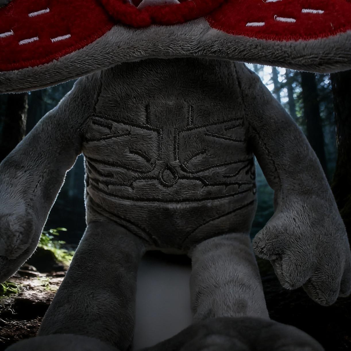 20cm Stranger Things Demon King Man-Eating Flower Plush Toy, Soft and Scary Monster Doll, Realistic 3D Teeth, Virus Stress Relief Toy, Sensory Game Gift, Halloween Birthday Desktop Decoration, Collectible Pillow for Children and Adults