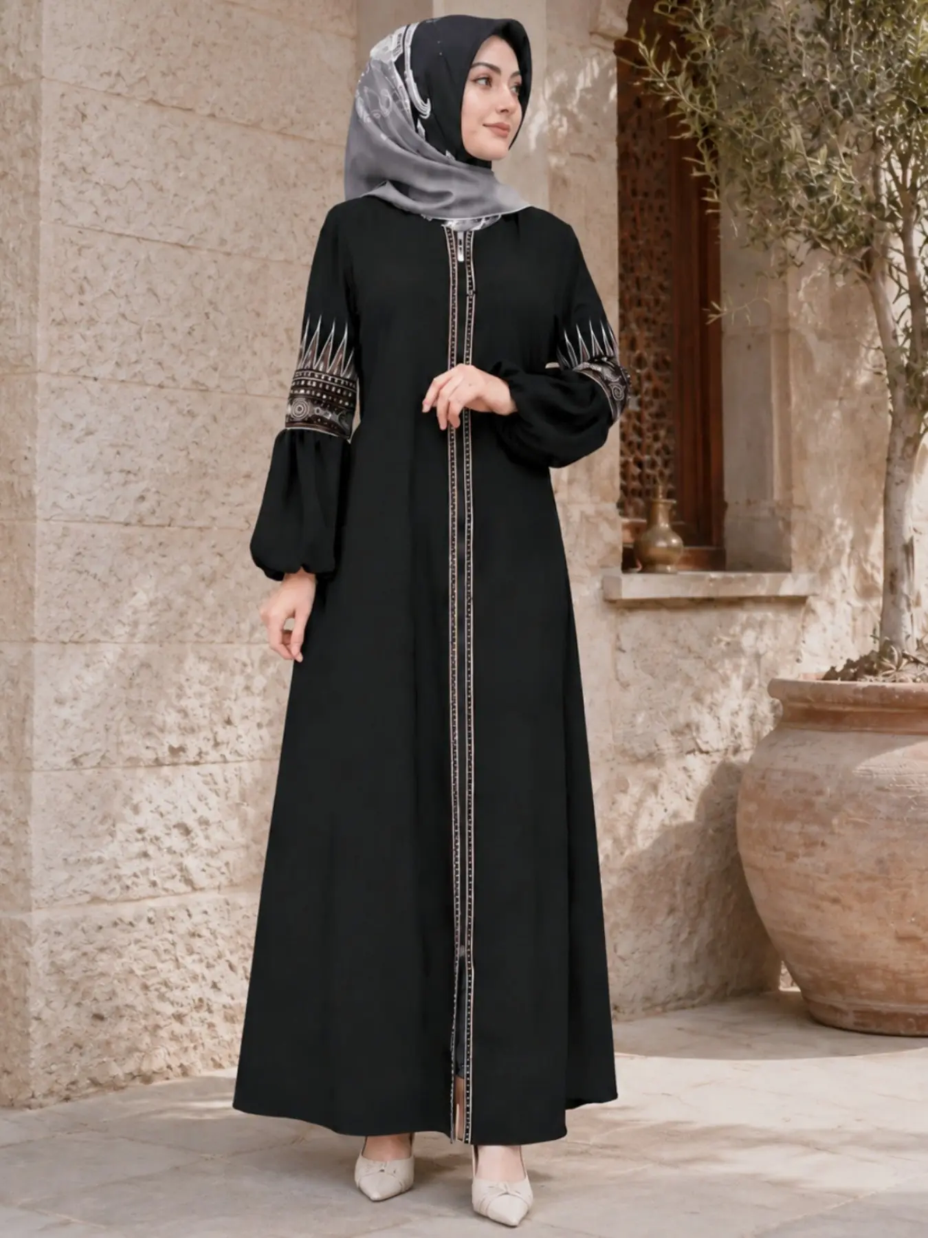 Elegant Women's Loose Fit Zipper Robe Ethnic Print Design Breathable Fabric Long Sleeve All Seasons Evening Wear