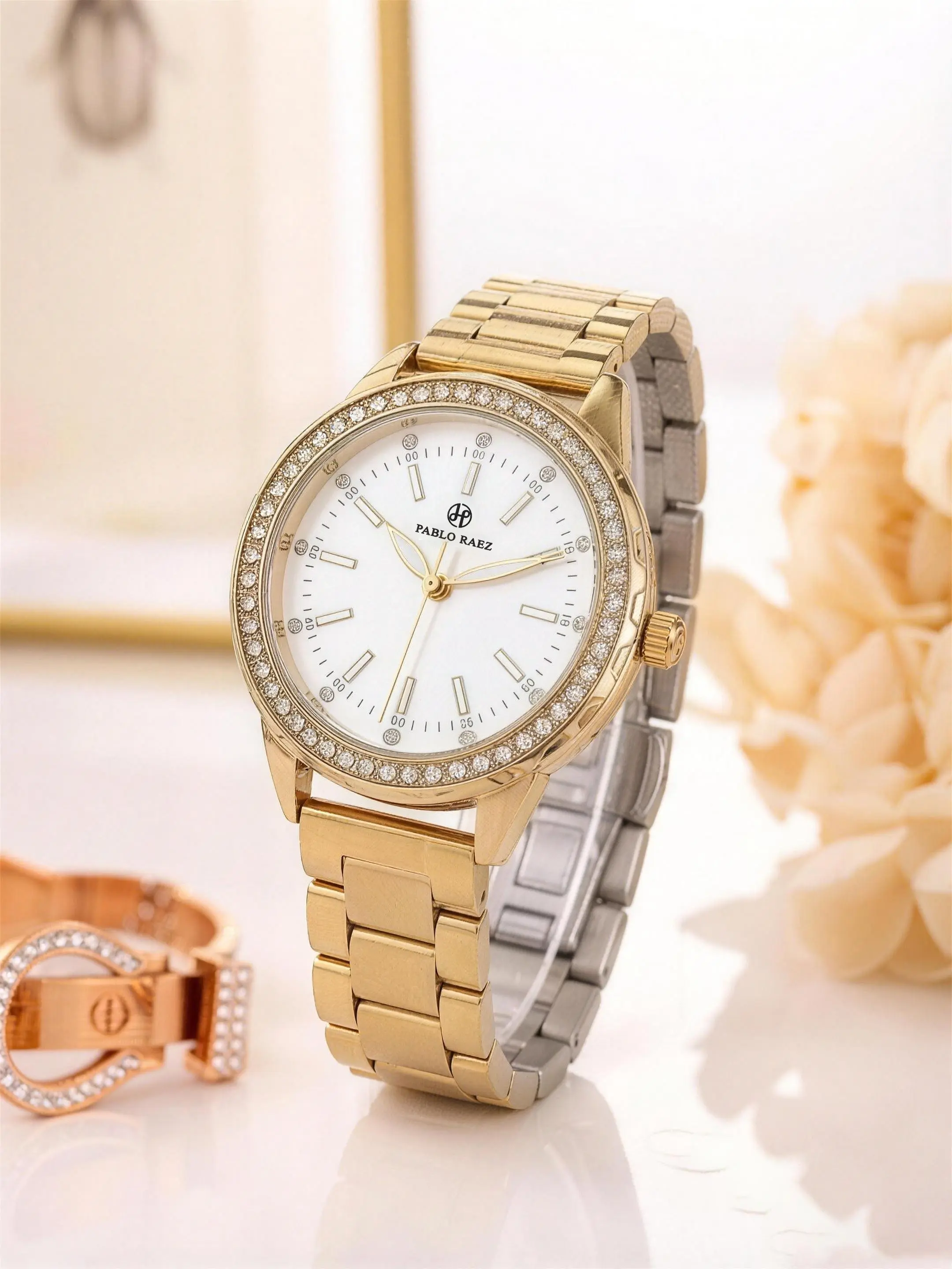 Luxury Thin Diamond-Encrusted Women's Watch Elegant Wristwatch Fashionable Stylish Watch Champagne Gold Case Dial Stainless Steel Band Waterproof Quartz Movement Gift Idea