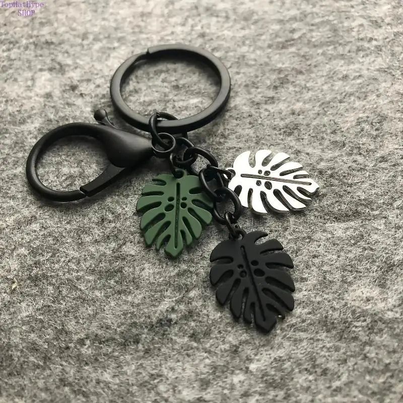 2-Pack Gift-Ready 3D Metal Monstera Leaf Keychain Charm, Nature-Themed Leaf Shape Accessory for Plant Lovers, Mini Charm for Purse, Bag, Car, Ideal for Sports & Outdoor Lawn Games Tetherball Gifting