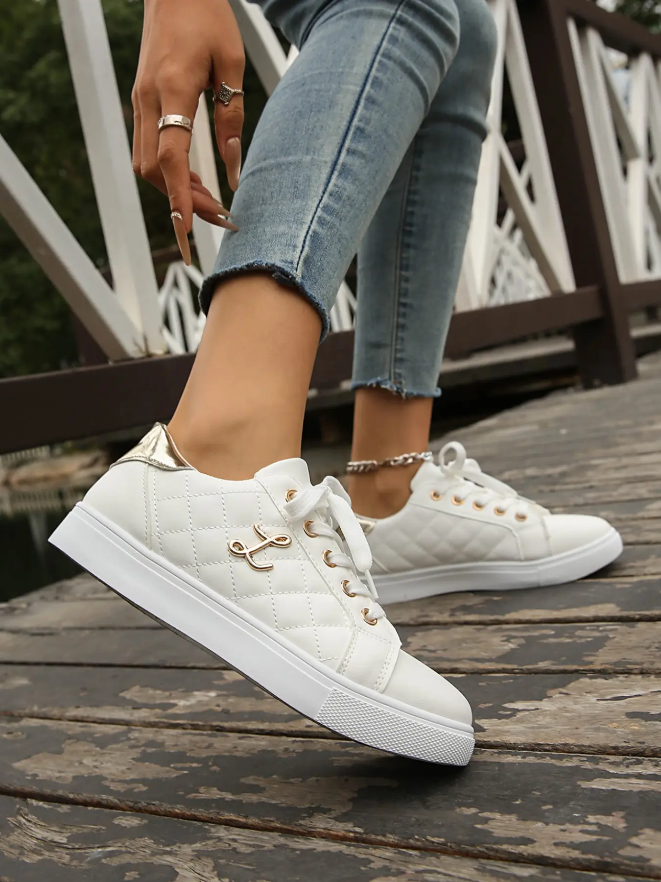 Women's Rhombus Stitched Low Top Casual Shoes, Round Toe PU Leather Skate Shoes, Metal Heel Decor, Anti-Slip Sole, All Seasons