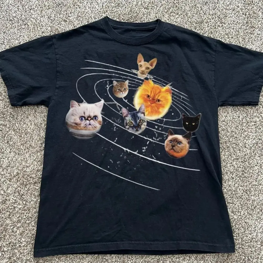 Cat Solar System T-shirt, cat lover's item, animal-themed T-shirt, gift shirt, unisex retro pattern T-shirt, gothic style Y2K mood scene, stylish clothing, unisex streetwear