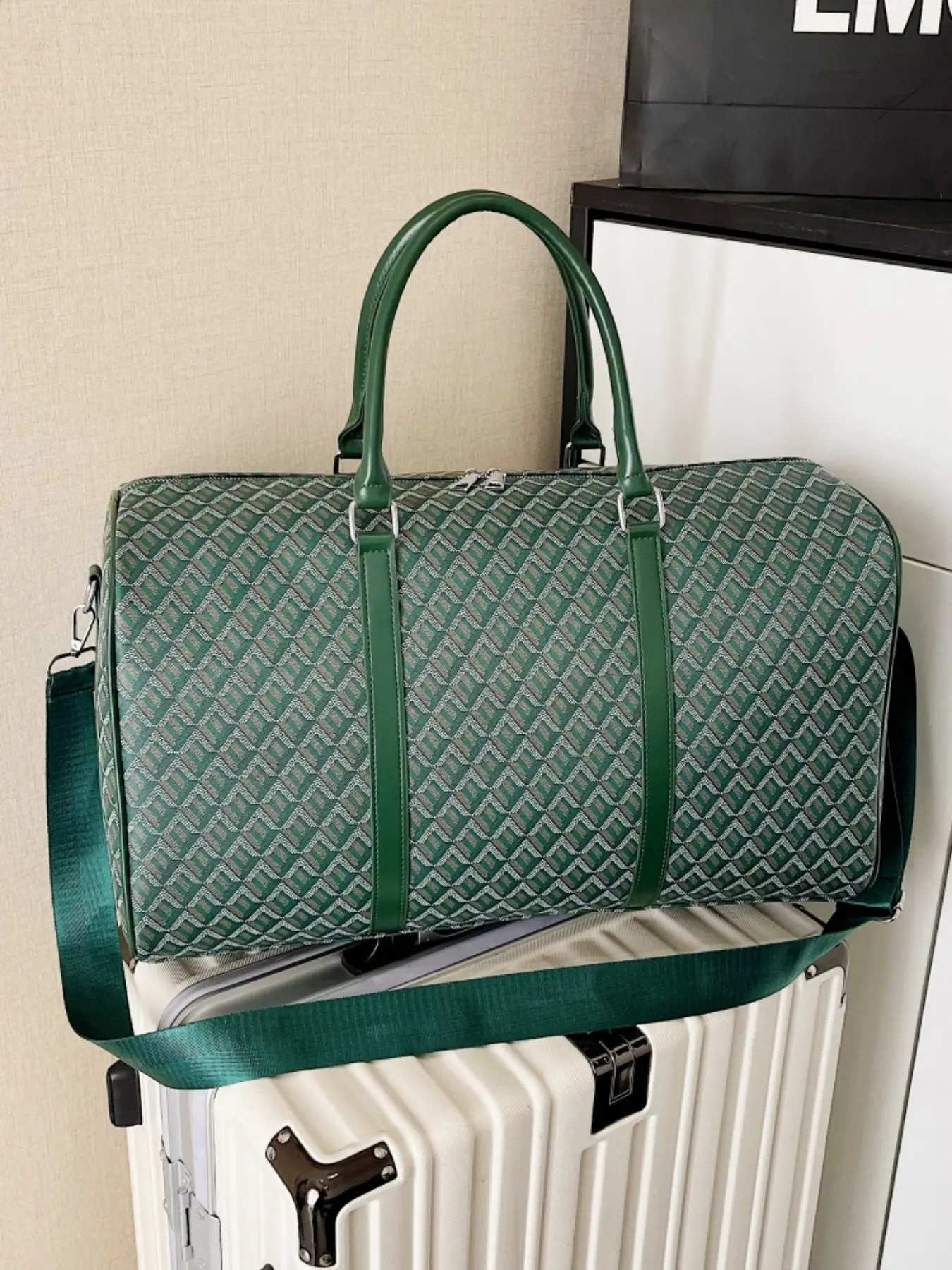1 pc Classic Large Capacity Travel Bag, Fashion Plaid Simple Versatile, Dry Wet Separation, Adjustable Shoulder Strap, Perfect for Weekend Trips, Business, Sports