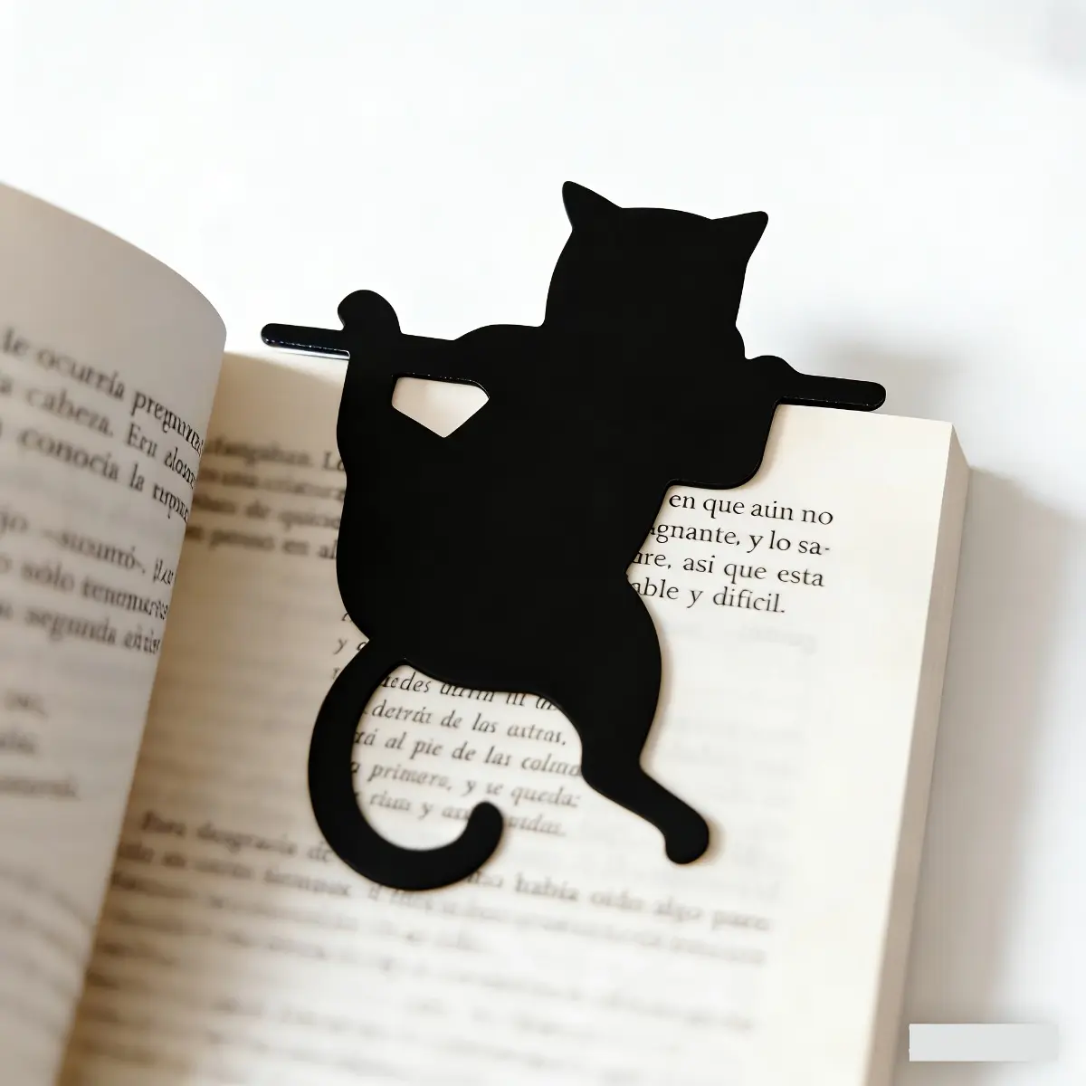 Cute Black Cat Bookmark, 2/4-Piece Cartoon Animal Metal Page Holder for Students, Teachers & Book Lovers