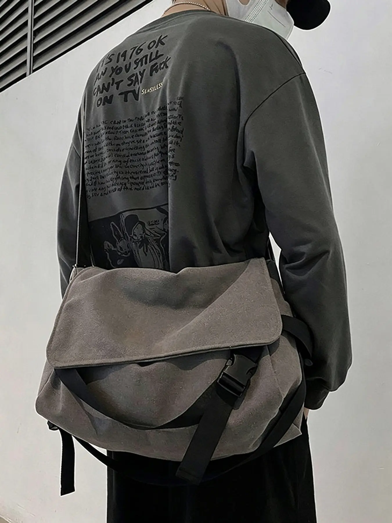 Men's Plain Canvas Crossbody Bag, Fashionable Large Capacity Messenger Bag, Sporty Style for Daily Commuting, Work and School Use