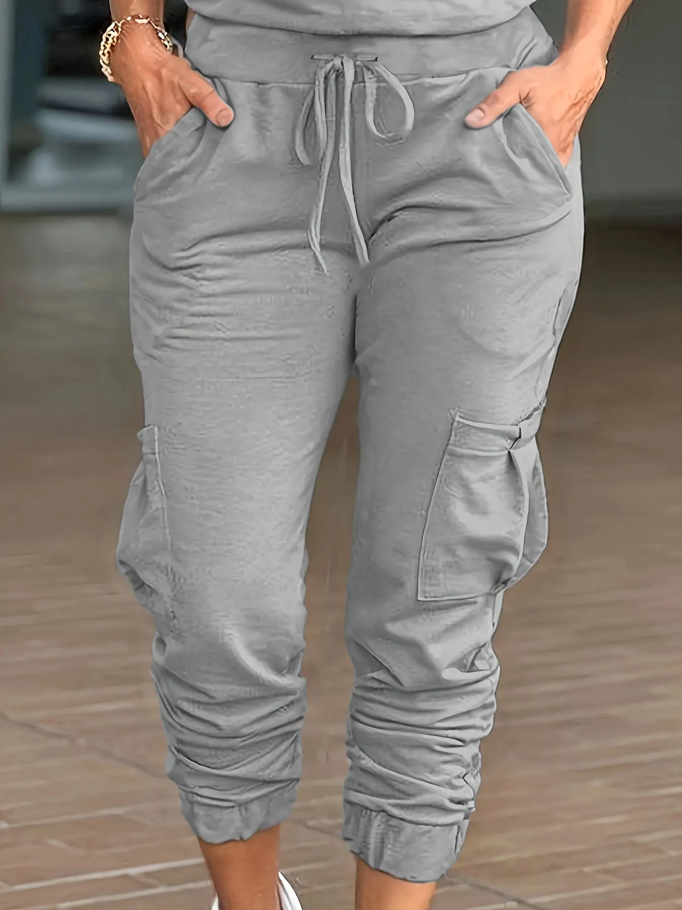 Simple Solid Color Multi-Pocket Cuffed Nine-Inch Pants, Stylish and Functional Bottoms, Perfect for Casual Wear