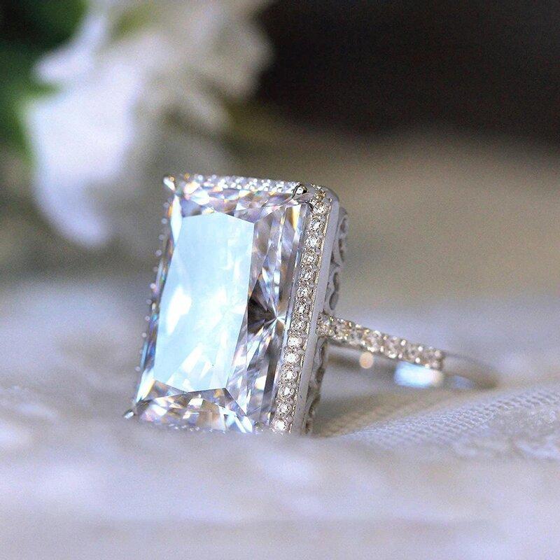 Bright Rectangular Eye-Catching Statement moissanite Ring - Quiet Luxury Trendy It Girl Elegant Minimalist Jewelry Accessories for Women Valentines Gifts for gf