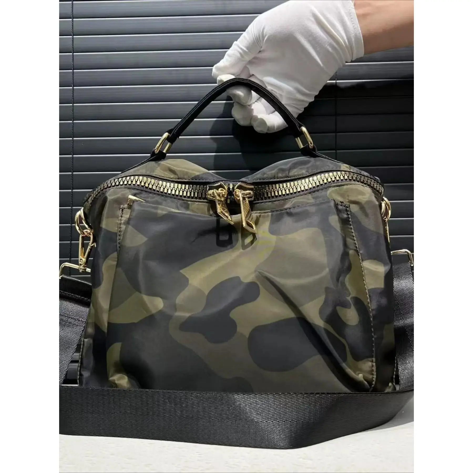 Ladies' Lightweight Camouflage Gym Shoulder Bag - Front Pocket, Wide Crossbody Strap, Multifunctional, Portable for Daily Sports & Outdoor Use