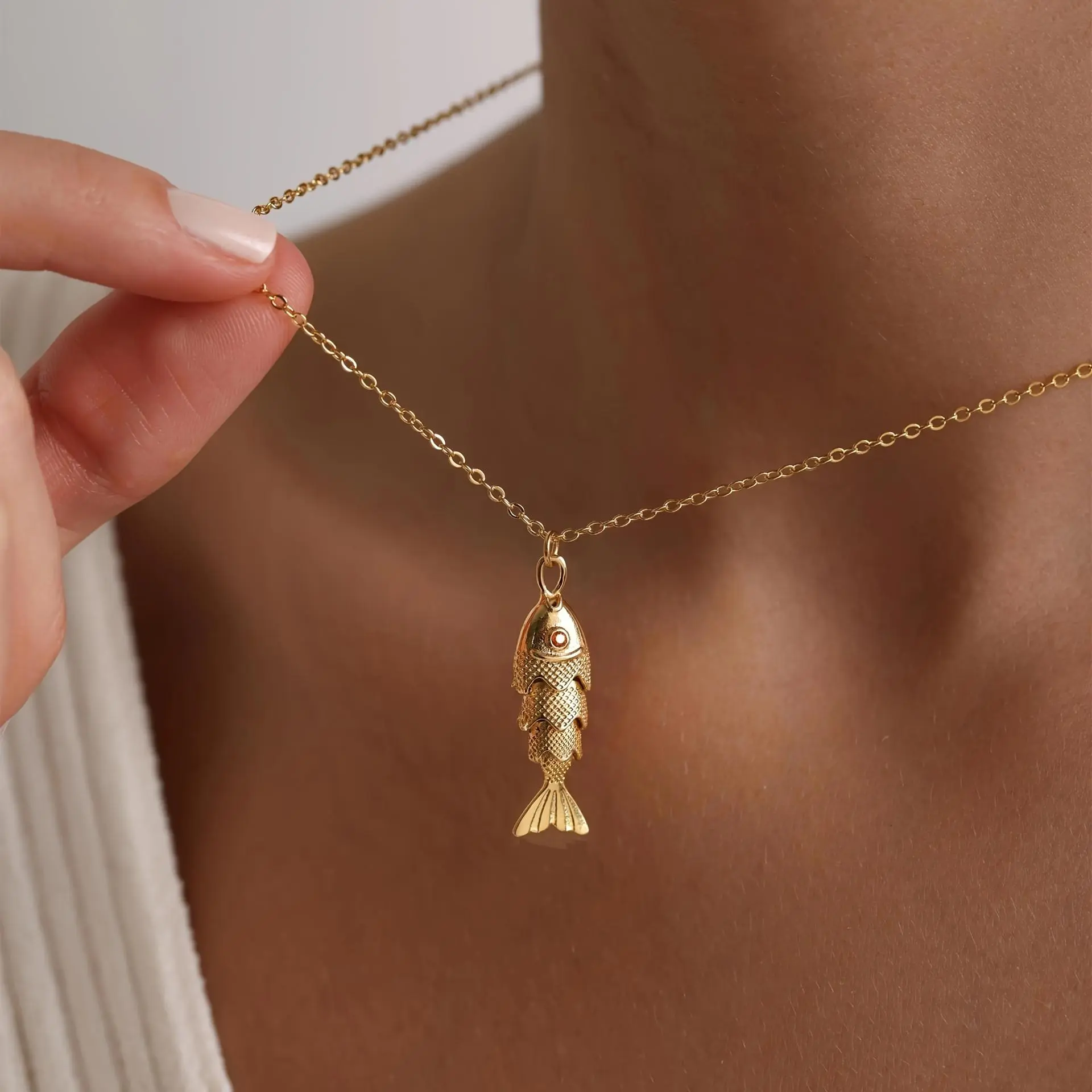 1pc Minimalist Copper Fish Pendant Necklace for Women - Moveable Tail,Summer Jewelry,Vacation Gift, Dainty & Graceful(Adjustable Chain)