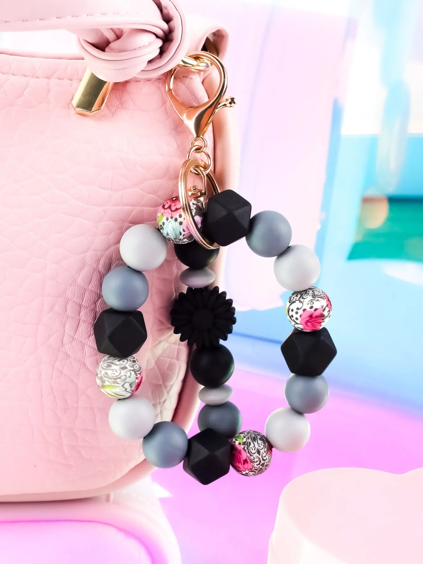 Silicone Beaded Wristlet Keychain for Women, Daisy Flower Bracelet Key Ring, Hands Free Car Key Holder, Bag Charm Gift
