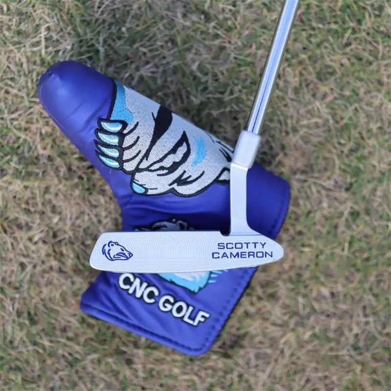 2026 latest model golf putter, straight blade type, comes with a cover, straight push, stainless steel, integrated balance