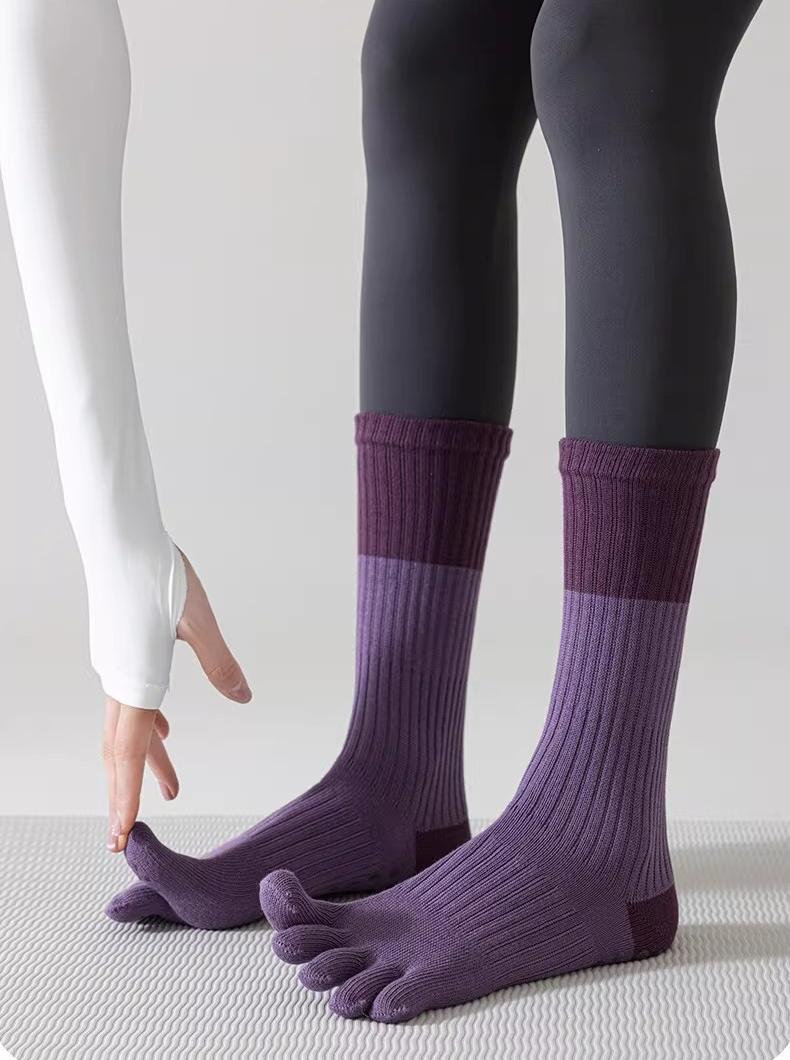 Women's Five Finger Yoga Socks, Non Slip ,Deodorizing Absorb Sweat Summer Indoor Sports ,Professional Fitness Pilates Mid Calf Socks,Non-Slip Toe-Separating Yoga Socks for Women - Cushioned Athletic Socks for#Yoga, Pilates, Barre & Gym Workouts