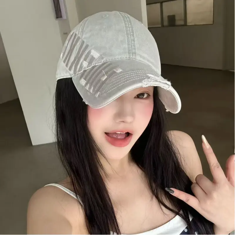 American-style distressed washed ripped soft-top baseball cap for women, versatile with embroidered letters, makes the face look smaller, with a wide brim and duckbill design