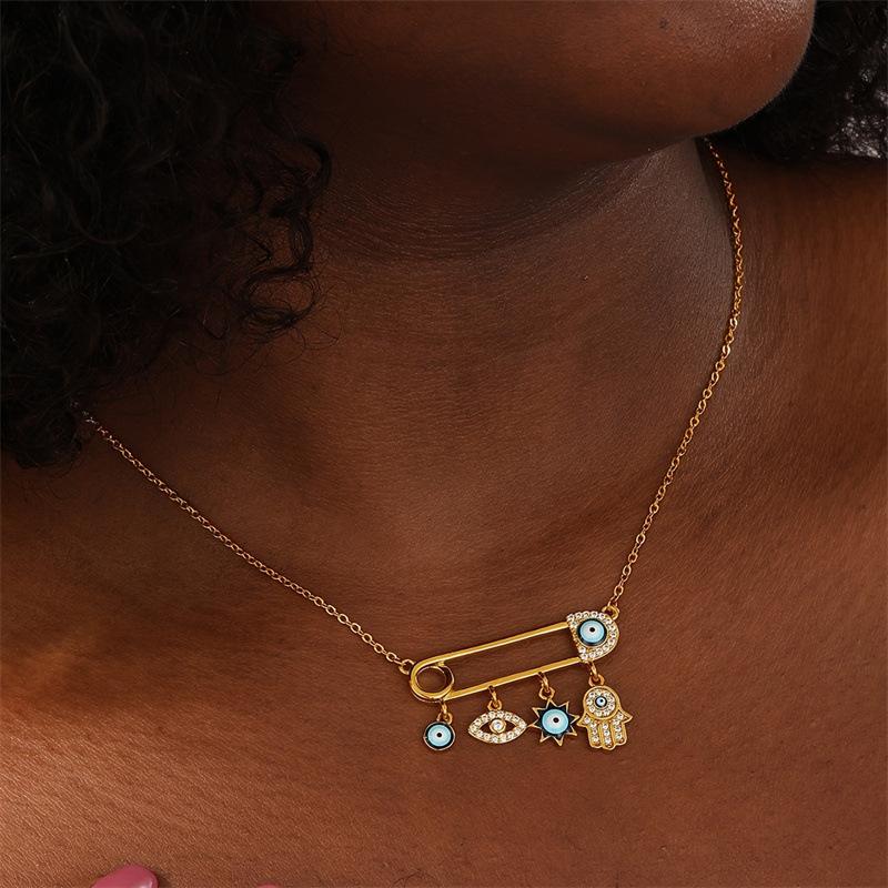 Evil Eye Hamsa's Hand Necklace, Gold-plated Rhinestone Pendant, Bohemian Lucky Charm, for Women and Girls, Fashion Accessories, Both Protection and Style