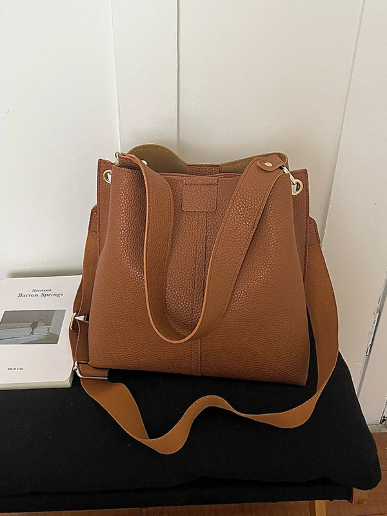 Litchi Texture Soft Bucket Bag, Adjustable Strap, Dual-Mode Shoulder Bag, Large Capacity, Zippered Pockets, Daily Commute Essential